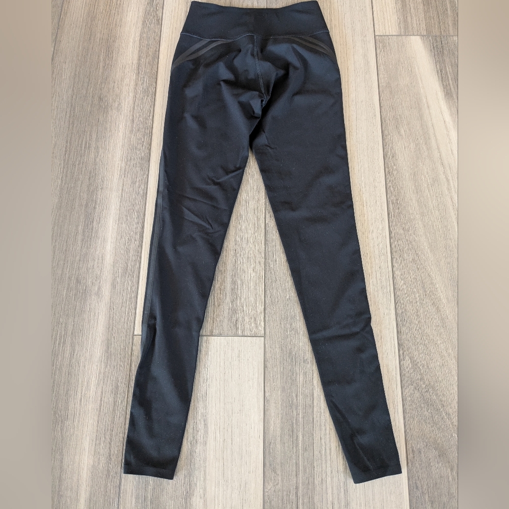 Spanx zippered pockets leggings size X-small - Picture 3 of 5